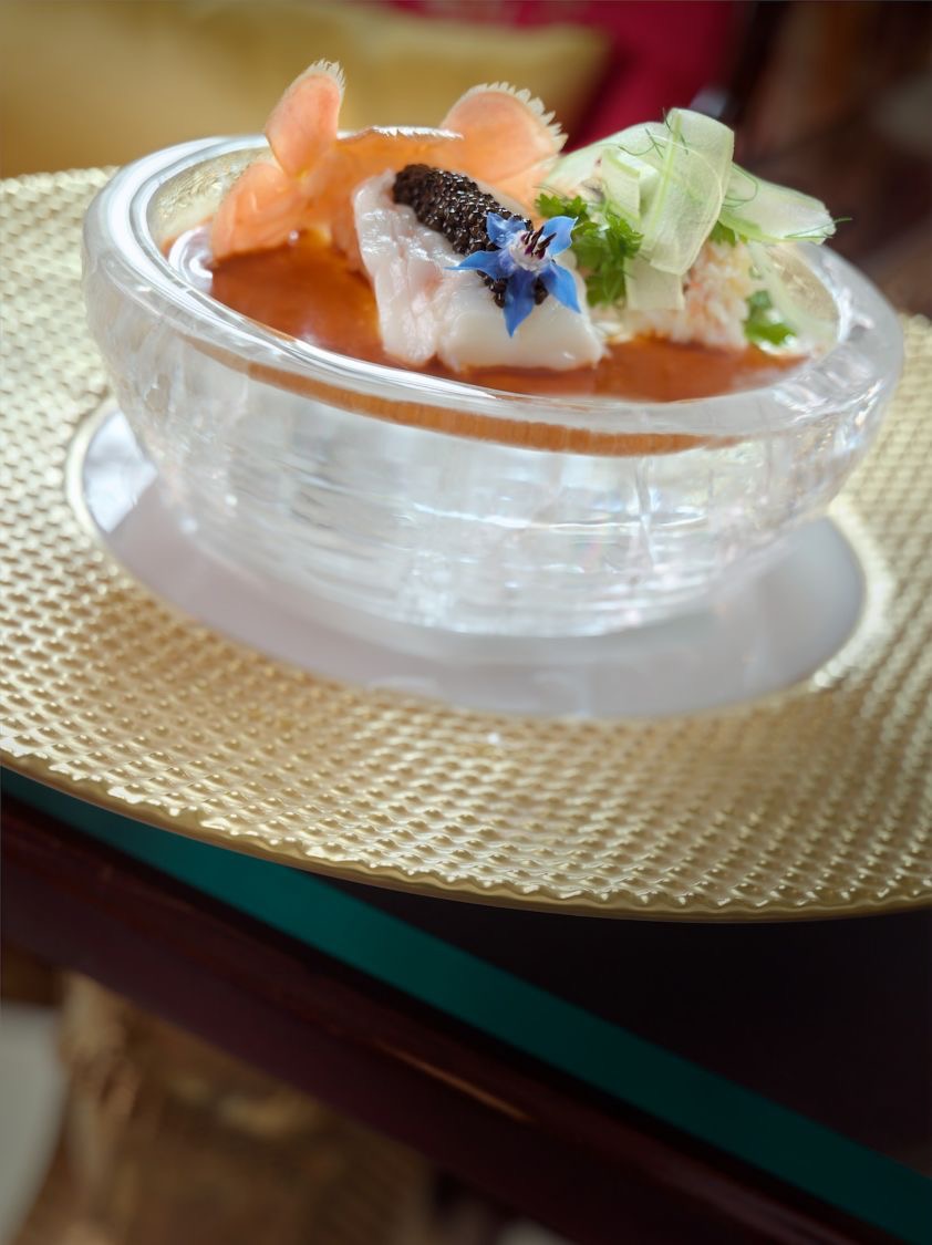 Langoustines rafraîchies au caviar impérial français, bisque infusé au céleri